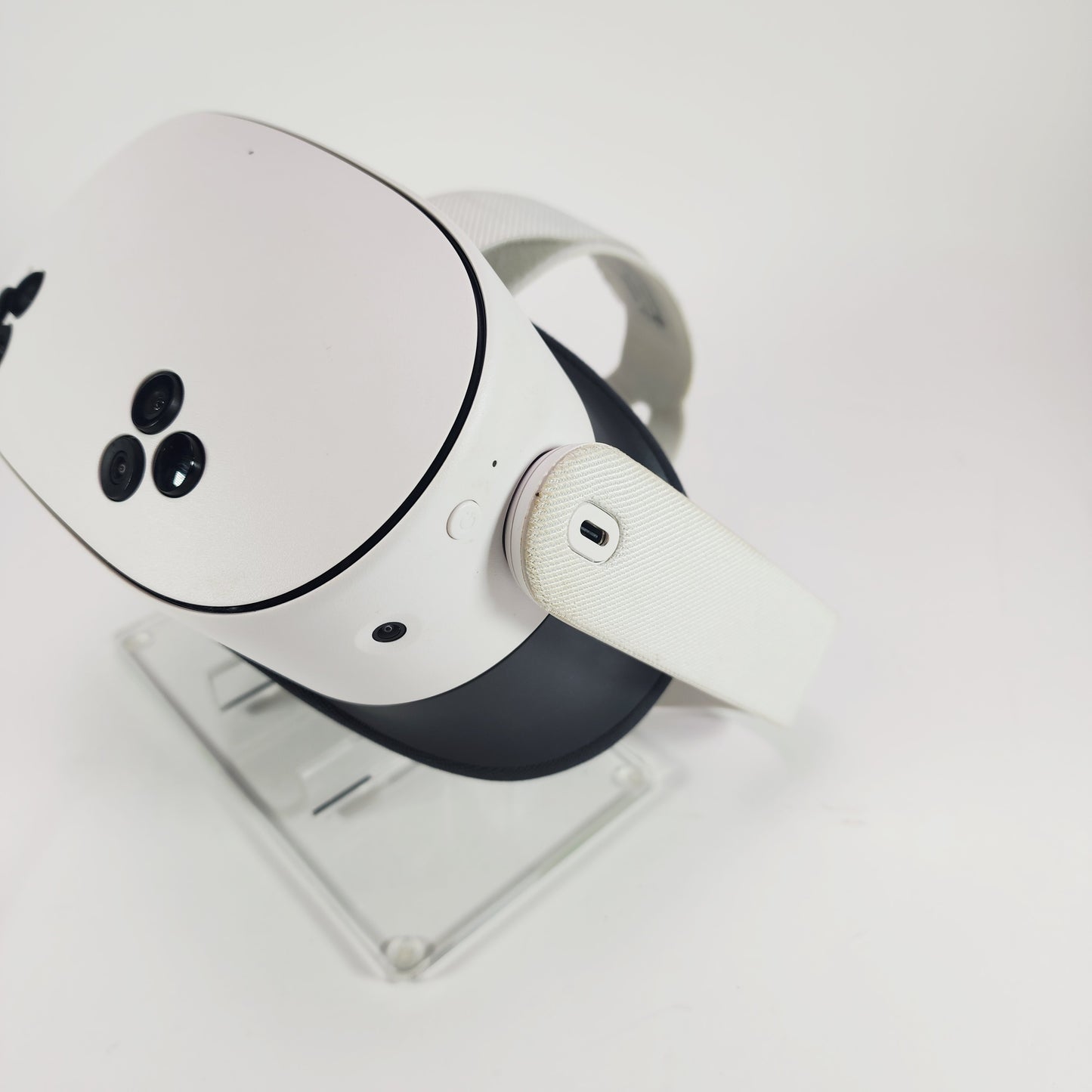 Meta Quest 3S 256GB Standalone All-in-One VR Headset P97